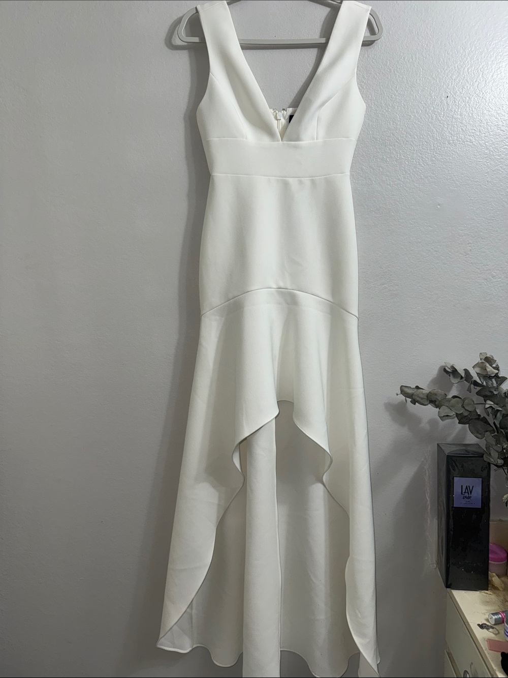 BCBGMaxAzria Ivory V-Neck High-Low Dress/ PTP-16 in., Length- 58 in./waist-30-ap